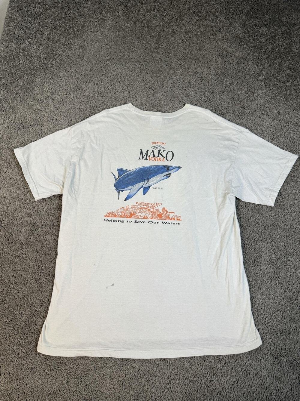 Vintage Mako Vodka Shirt Mens XL Shark Alcohol Promo Helping Save Out Waters